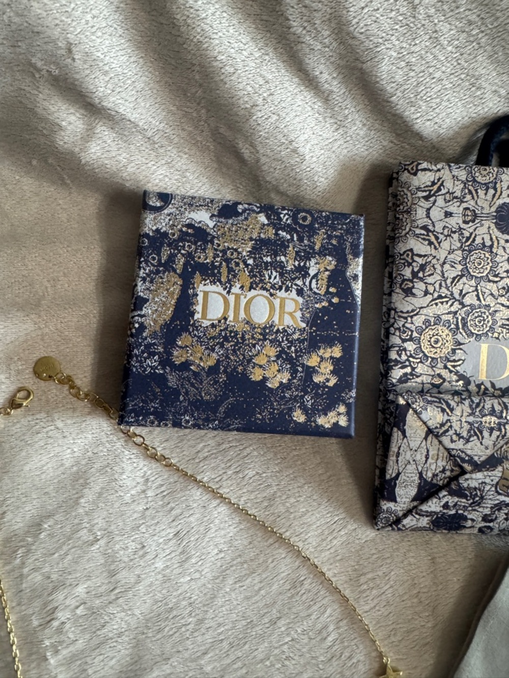 Dior Necklace with packaging - Picture 11 of 15